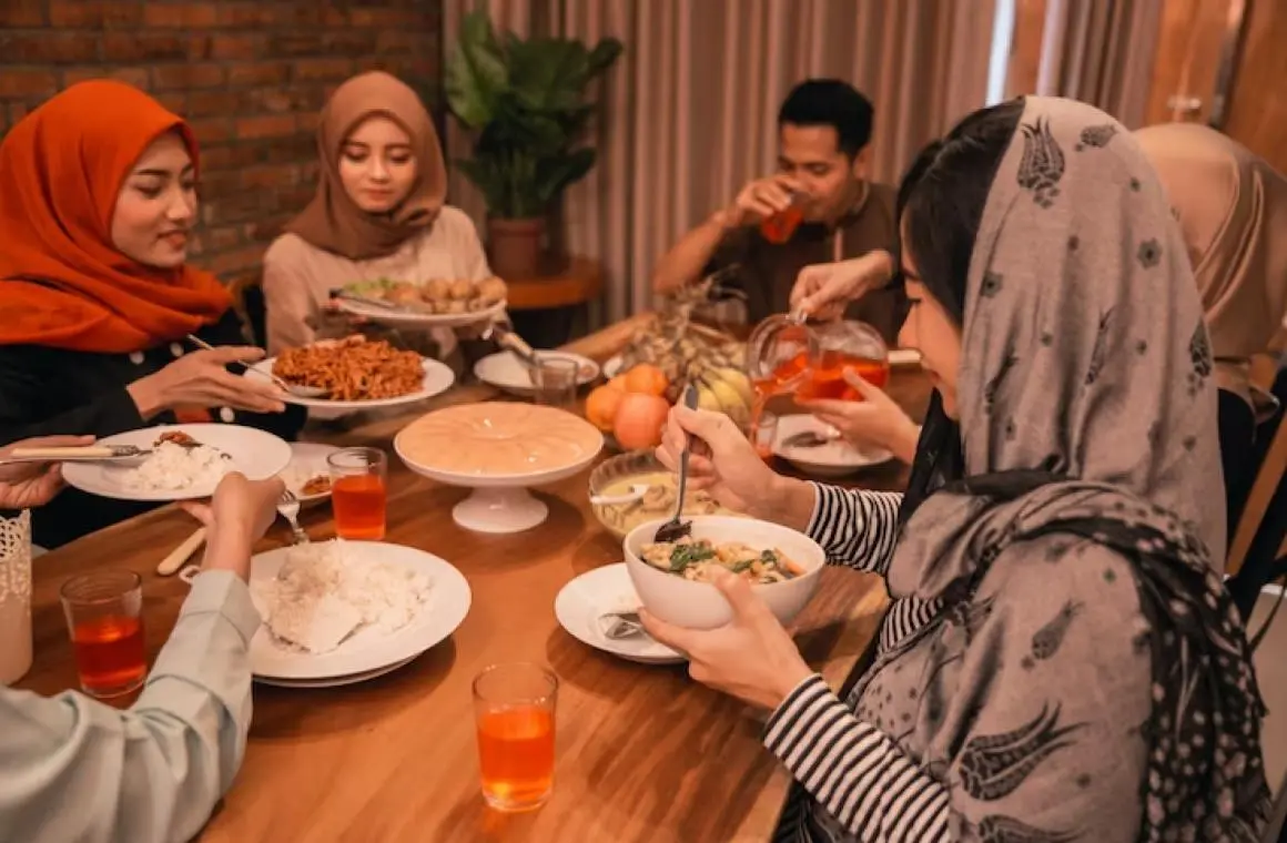 7+ Tips Menu Sahur dan Berbuka Sehat agar Bertenaga Selama Puasa
